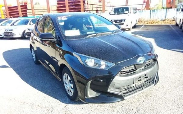 2023 Toyota Yaris  X photo