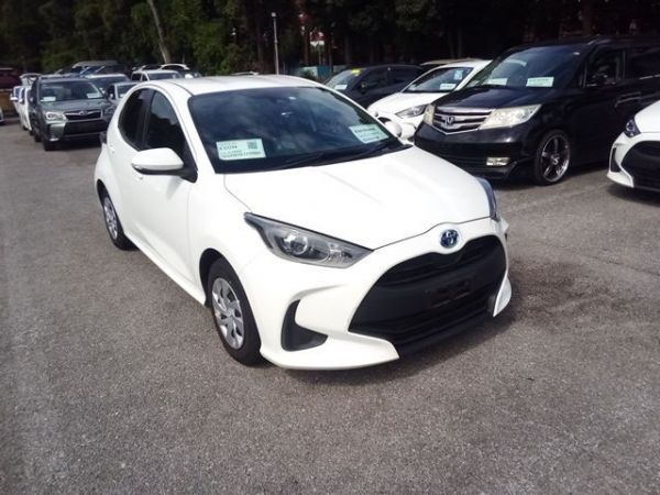 2022 Toyota Yaris HYBRID X photo
