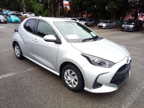 2022 Toyota Yaris HYBRID X photo