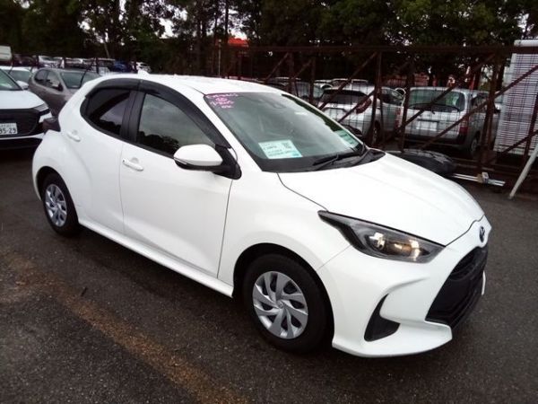2022 Toyota Yaris HYBRID X photo