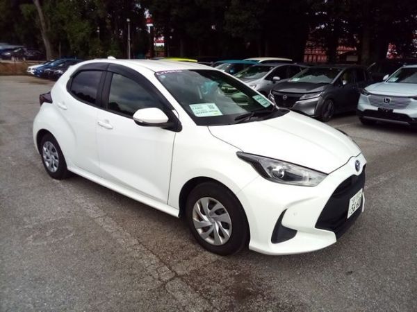 2022 Toyota Yaris HYBRID X photo