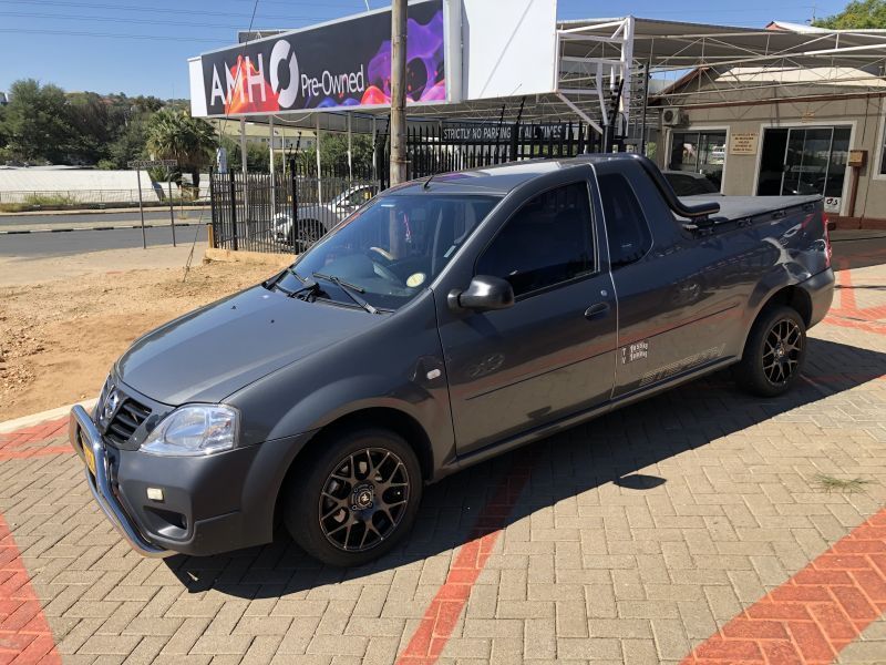 2015 Nissan NP200 Stealth for sale 75 000 Km Manual transmission