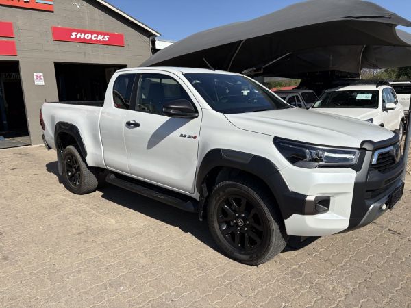 2025 Toyota HILUX 2.8 LEGEND 4X4 A/T E/CAB photo