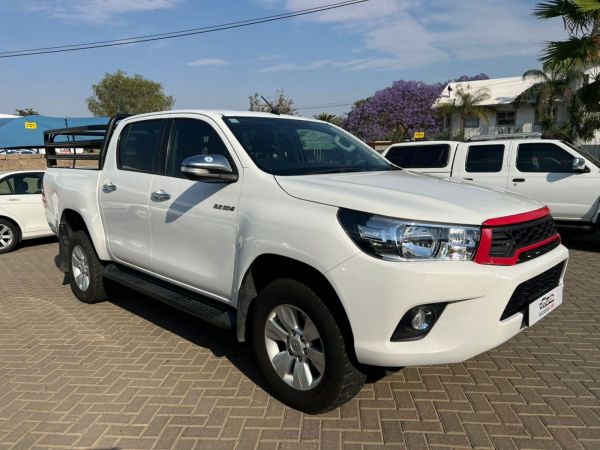 2016 Toyota Hilux 2.8 GD-6 Raider 4x4 A/T photo
