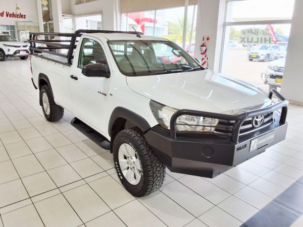 2017 Toyota Hilux Single Cab SC 2.4GD6 4x4 SR MT photo