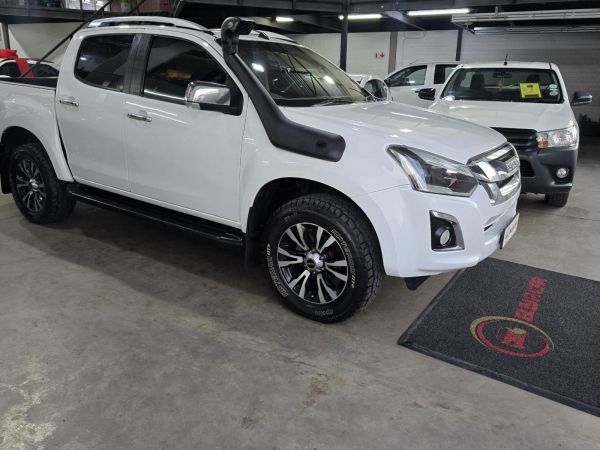 2019 Isuzu ISUZU D-TEQ KB 3.0 AUTO 4X4 LE D/C photo