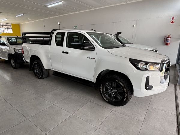 2022 Toyota Hilux Ex/cab 2.4 Raider M/t photo
