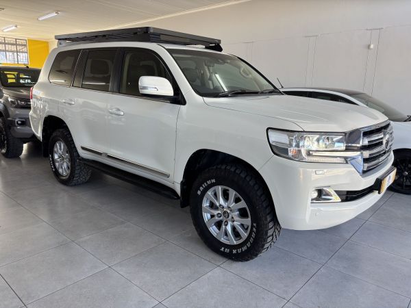 2019 Toyota Land Cruiser VX R 200 4.5 V8 photo