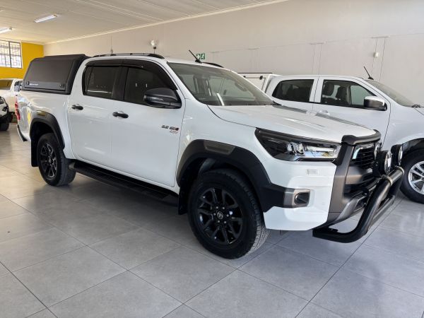 2025 Toyota Hilux 2.8 4x4 A/t D/cab  48V photo