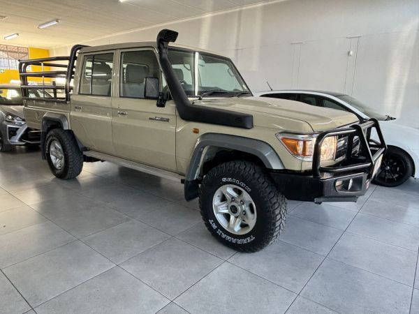 2022 Toyota Land Cruiser D/cab 4.0 V6 M/t photo