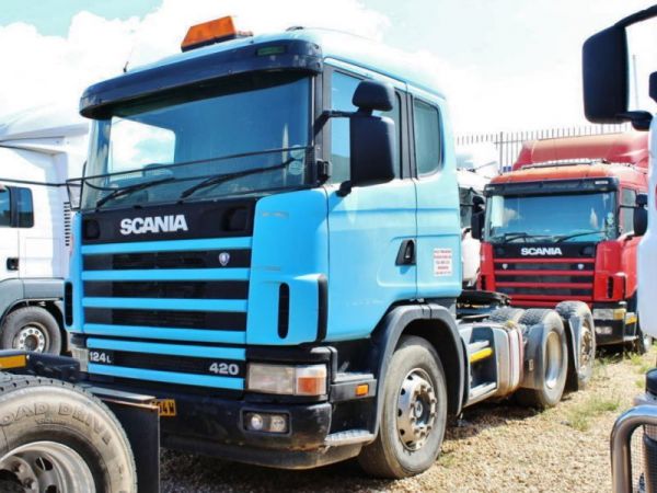 2002 Scania R 124 420 photo