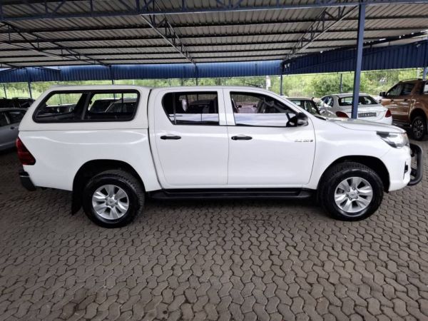 2019 Toyota HILUX 2.4 GD6 SRX 4X4 D/CAB MAN photo