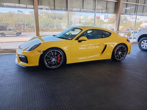2016 Porsche Caymen GT4 photo