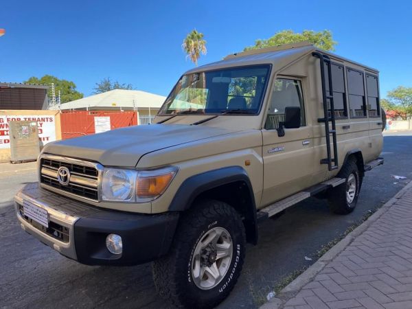 2019 Toyota Land Cruiser 4.2 Safari 10-seater photo