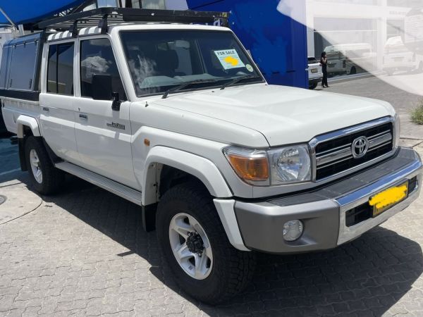 2023 Toyota Toyota Land Cruiser V6 Dcab 4x4 photo