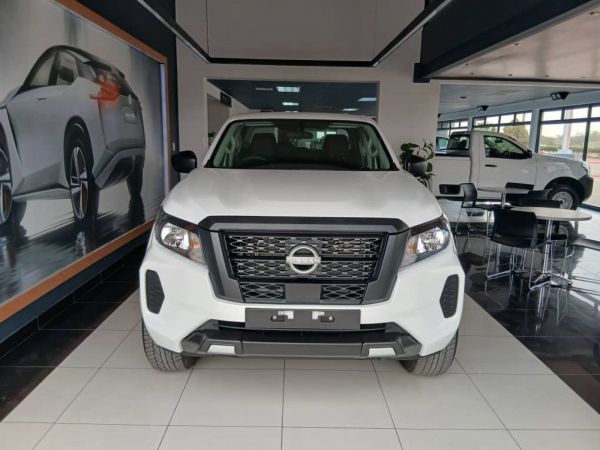 2025 Nissan Navara 2.5D XE 4x4 Plus D/C M/T photo