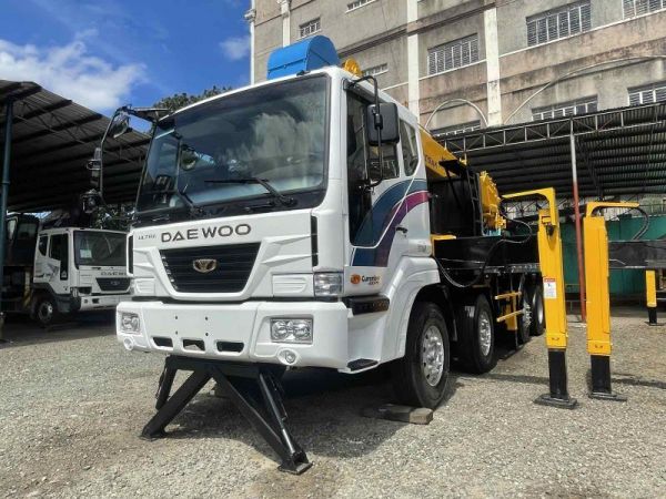 2020 Daewoo 15 Tons Boom Truck/ Cargo Crane Truck photo