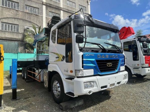 2020 Daewoo 10 Tons Boom Truck/ Cargo Crane Truck photo