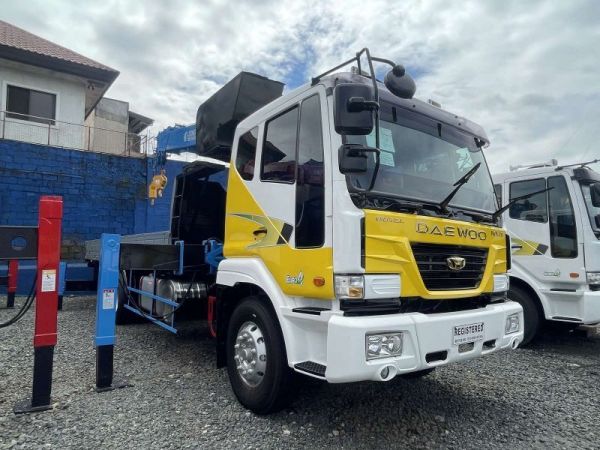 2020 Daewoo 10 Tons Boom Truck/ Cargo Crane Truck photo