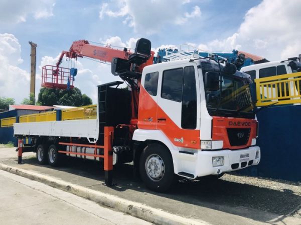 2020 Daewoo 7 Tons Boom Truck/ Cargo Crane Truck photo