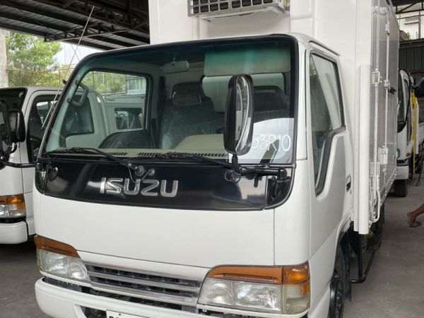 1999 Isuzu ELF 10FT REFRIGERATED VAN TRUCK photo