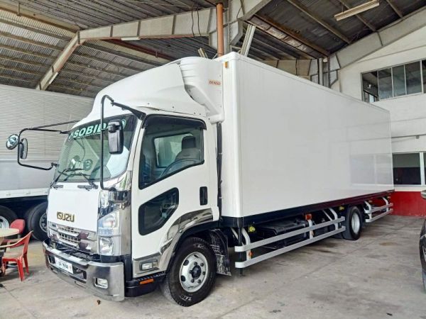 2022 Isuzu Forward Refrigerated Van Truck photo