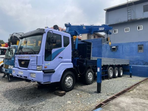 2018 Daewoo BOOM TRUCK photo