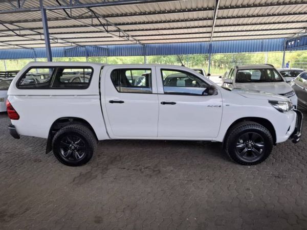 2021 Toyota HILUX 2.4 GD6 SR D/CAB MAN photo