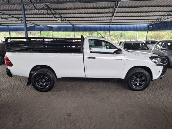 2021 Toyota HILUX 2.4 GD6 SR 4X4 LWB S/CAB photo