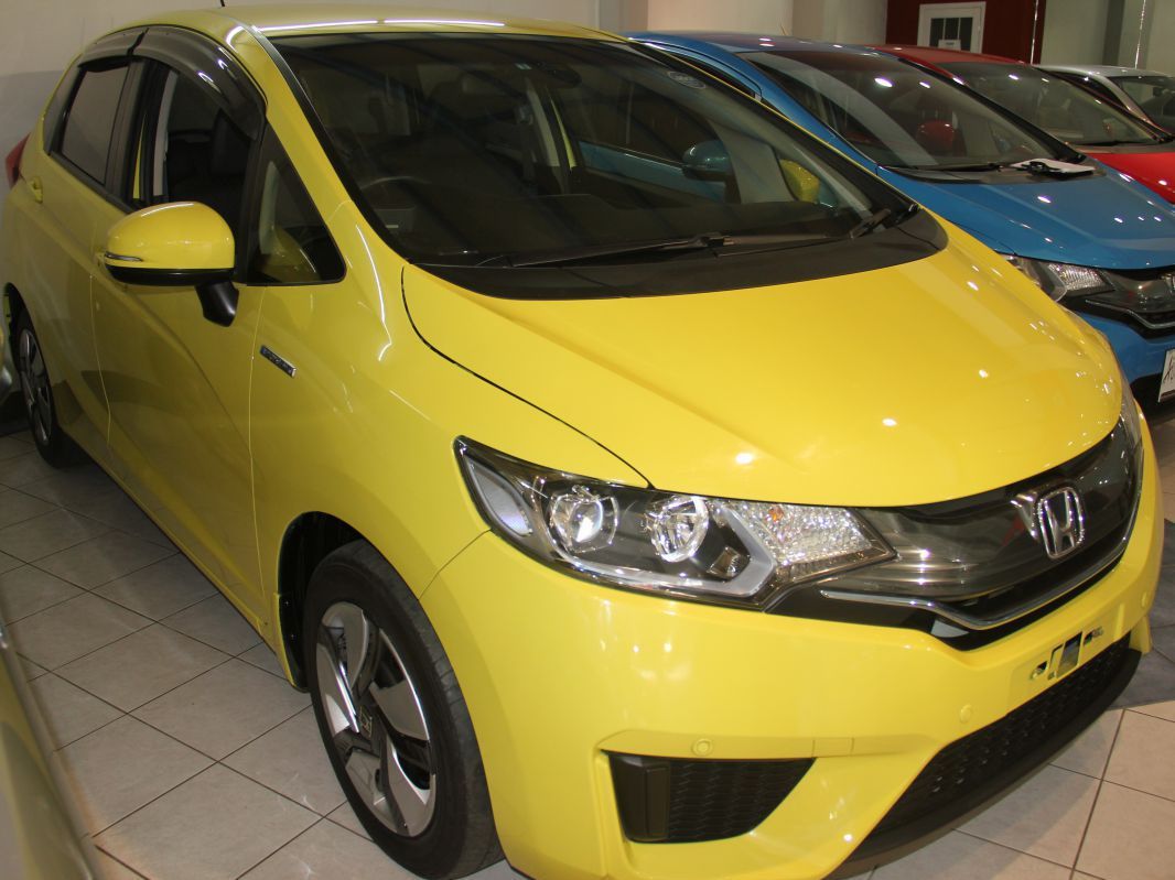 2014 Honda FIT HYBRID YELLOW for sale 80 000 Km Automatic