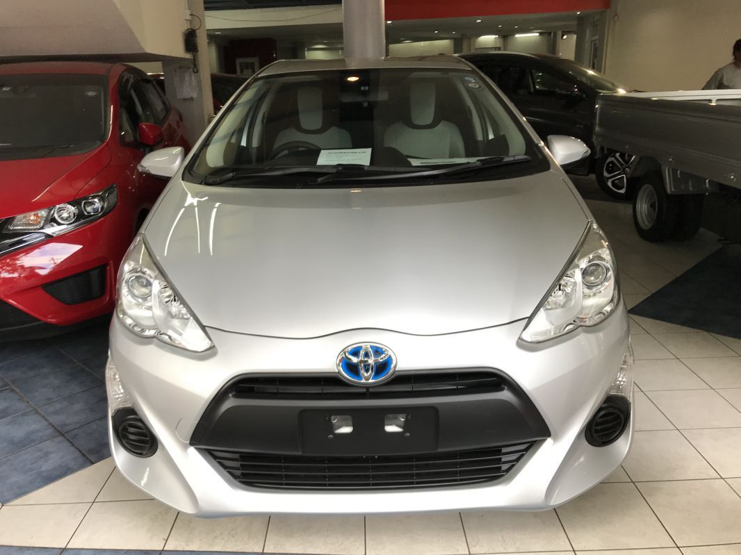 2016 Toyota AQUA SILVER for sale 57 000 Km Automatic transmission