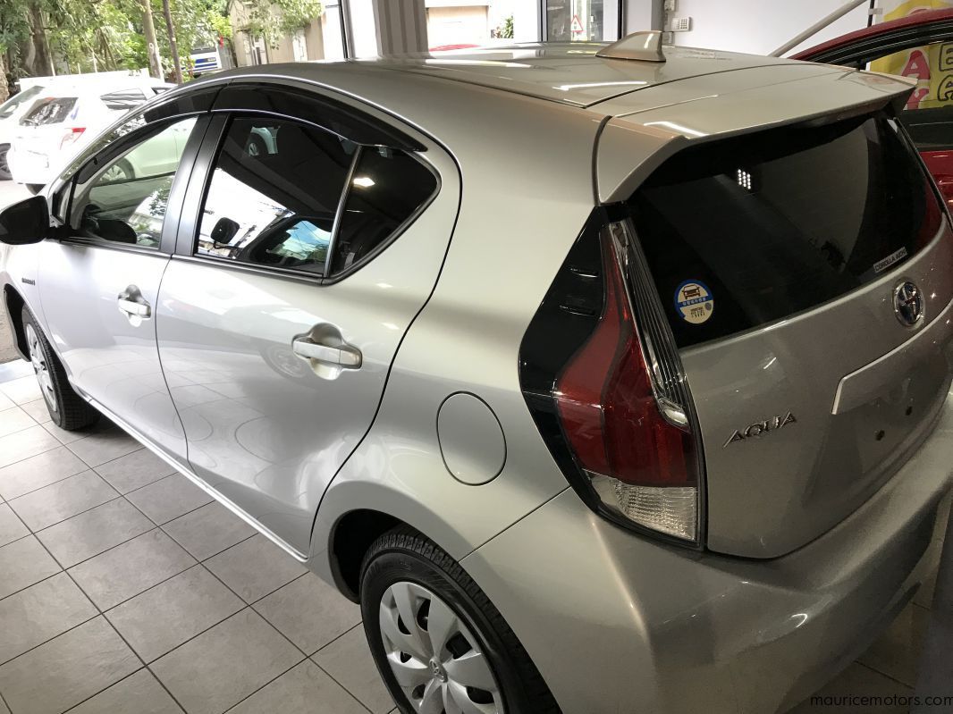 2016 Toyota AQUA SILVER for sale 57 000 Km Automatic transmission