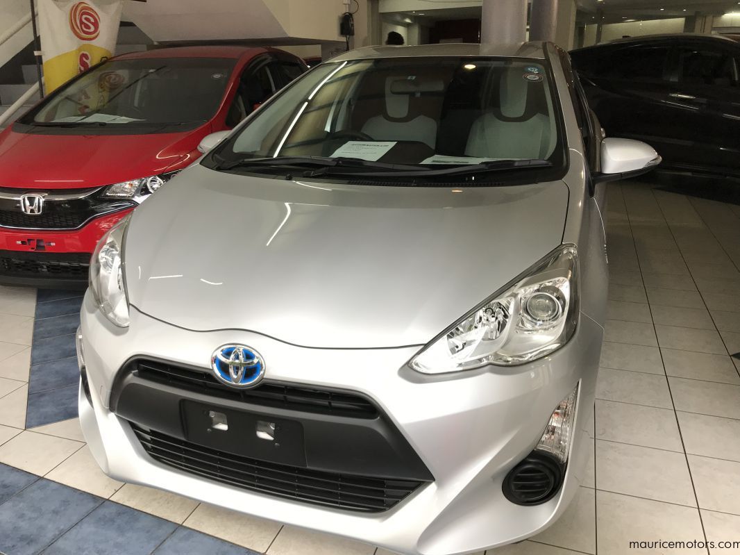 2016 Toyota AQUA SILVER for sale 57 000 Km Automatic transmission