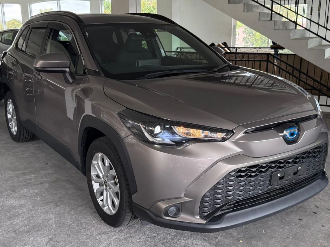 2022 Toyota Corolla Cross S Hybrid photo