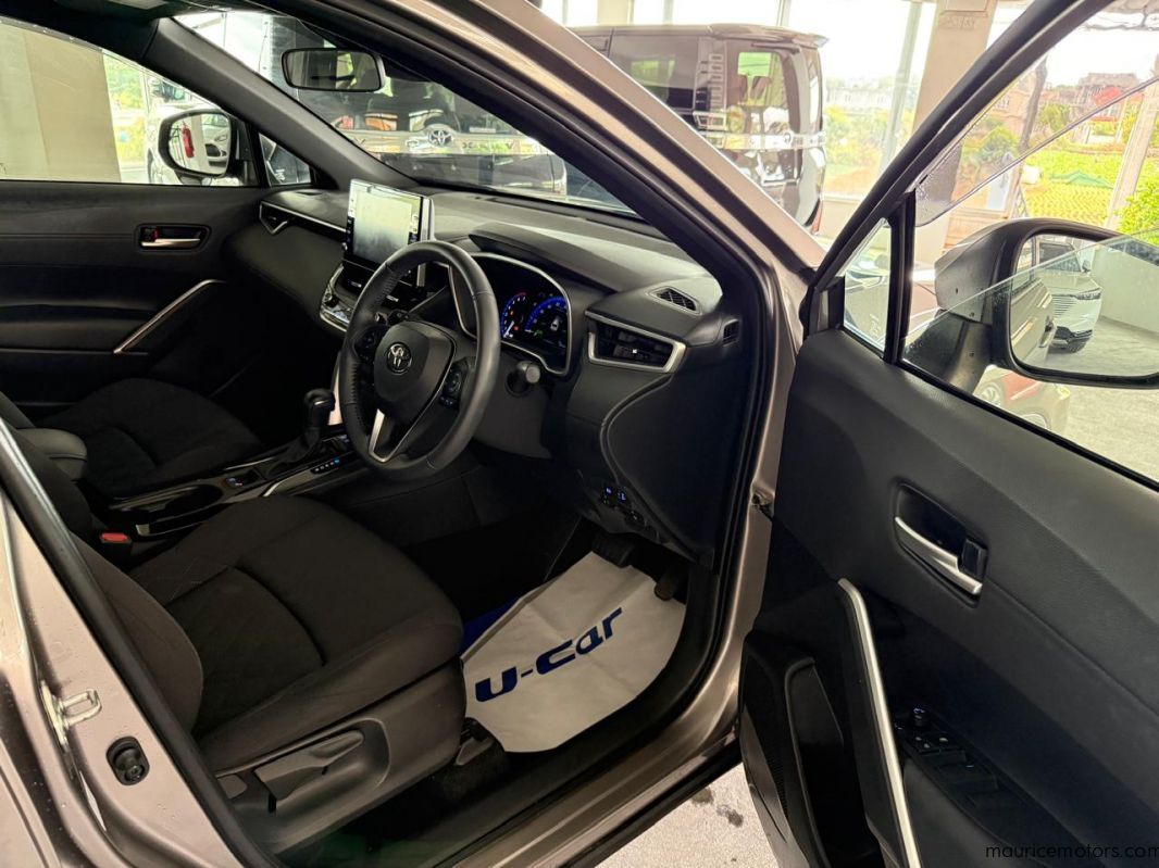 2022 Toyota Corolla Cross S Hybrid photo