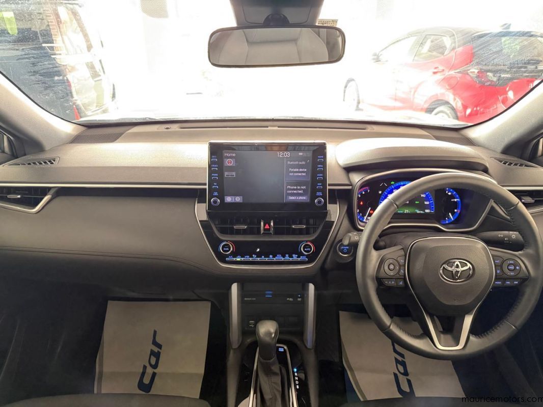 2022 Toyota Corolla Cross S Hybrid photo