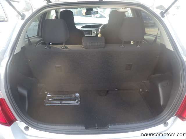 2015 Toyota Vitz 990 CC photo