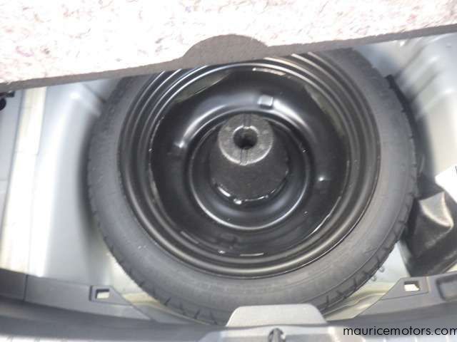 2015 Toyota Vitz 990 CC photo