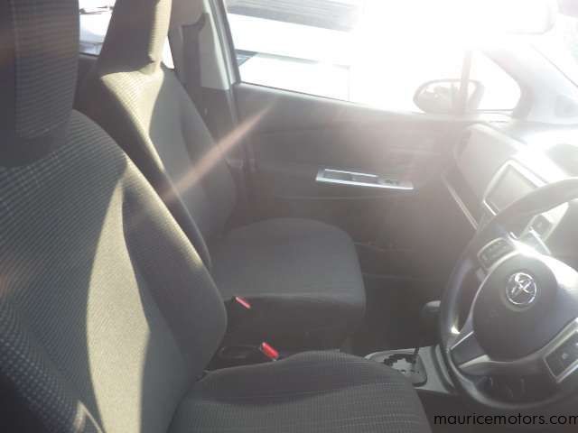 2015 Toyota Vitz 990 CC photo