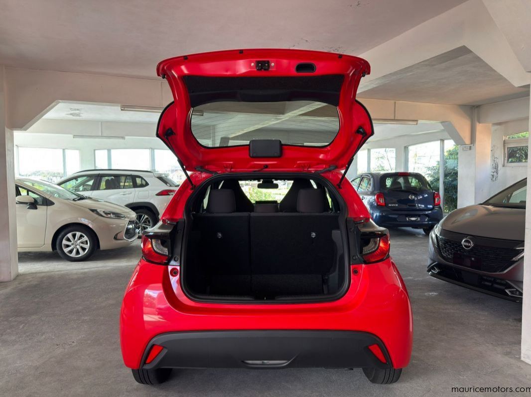 2022 Toyota Yaris X 1500cc pictures