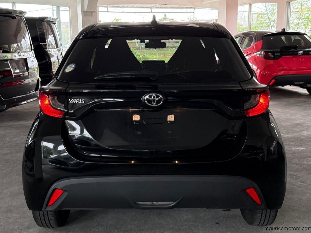 2022 Toyota Yaris X 990cc pictures