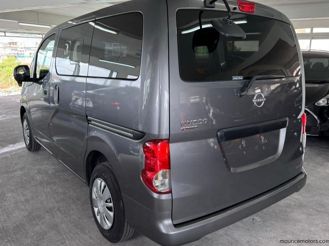 2021 Nissan NV200 GX pictures