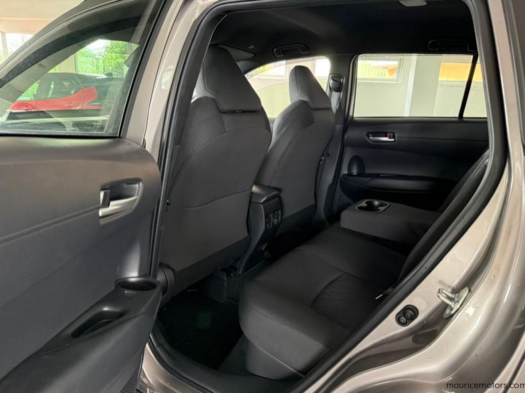 2022 Toyota Corolla Cross S Hybrid pictures