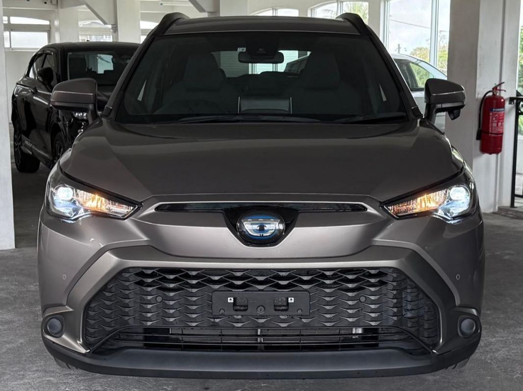 2022 Toyota Corolla Cross S Hybrid pictures