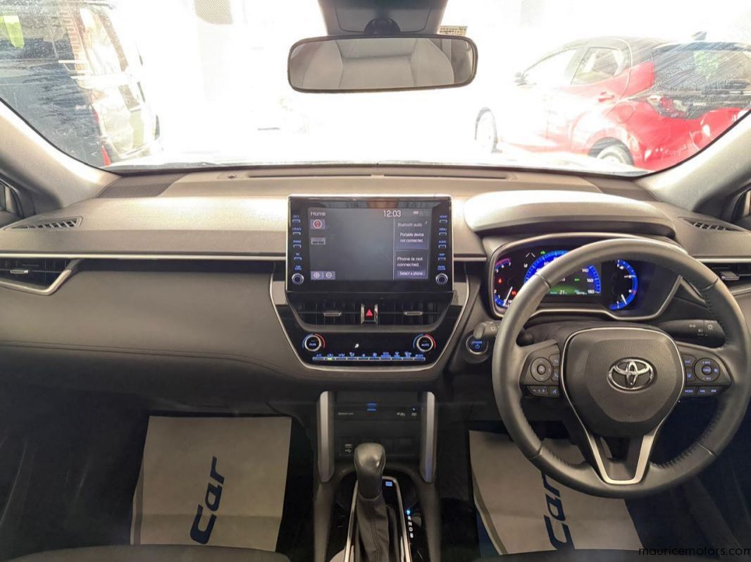 2022 Toyota Corolla Cross S Hybrid pictures