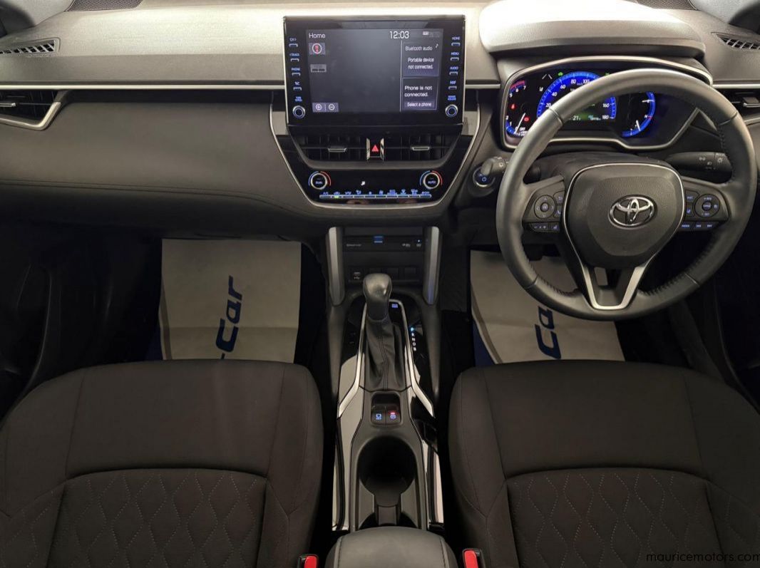 2022 Toyota Corolla Cross S Hybrid pictures