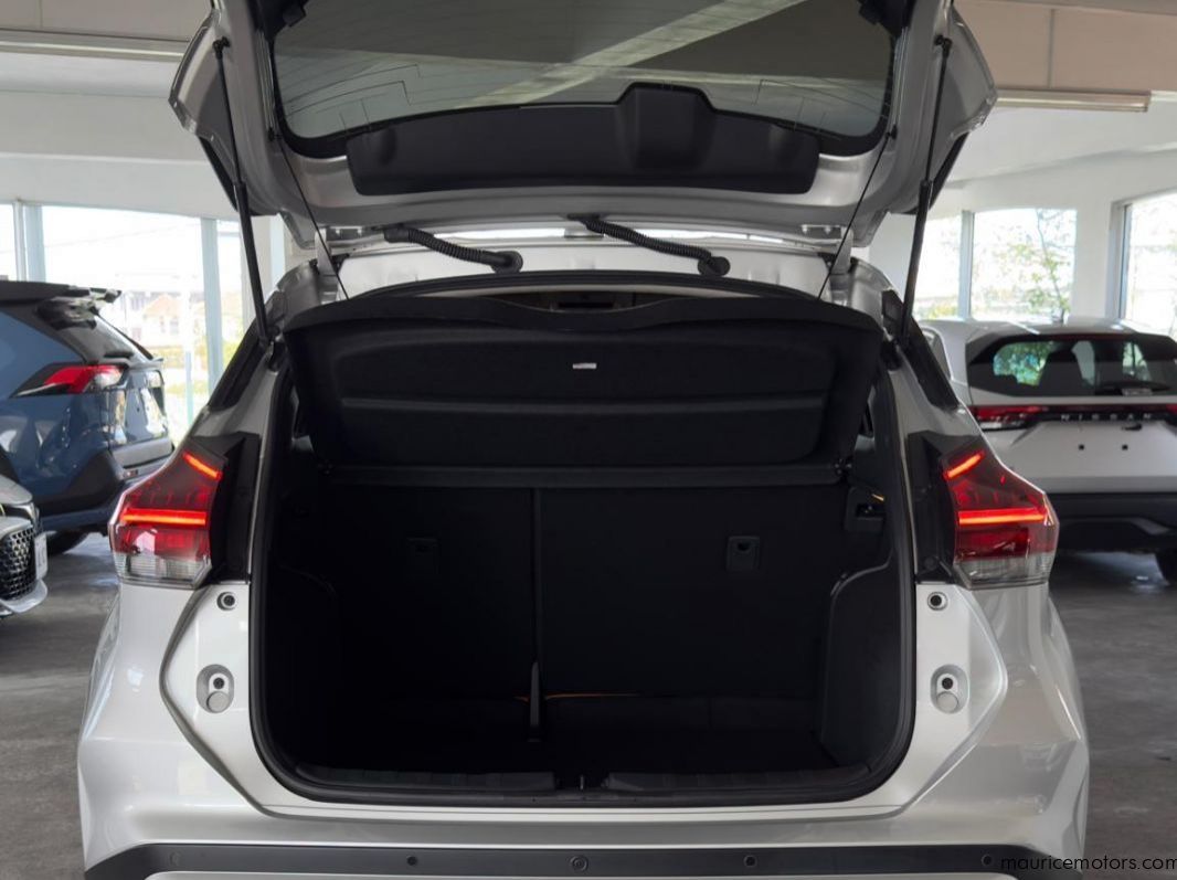 2022 Nissan Kick E-Power X 2 Tone Interior Edition pictures