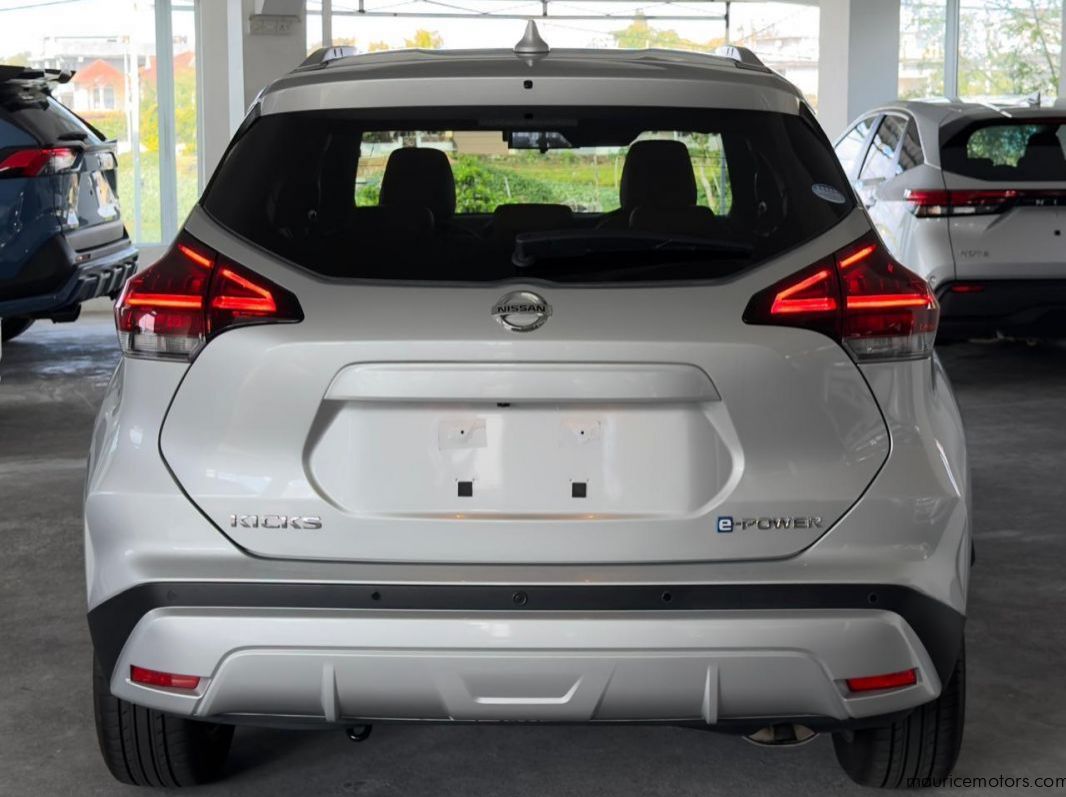2022 Nissan Kick E-Power X 2 Tone Interior Edition pictures