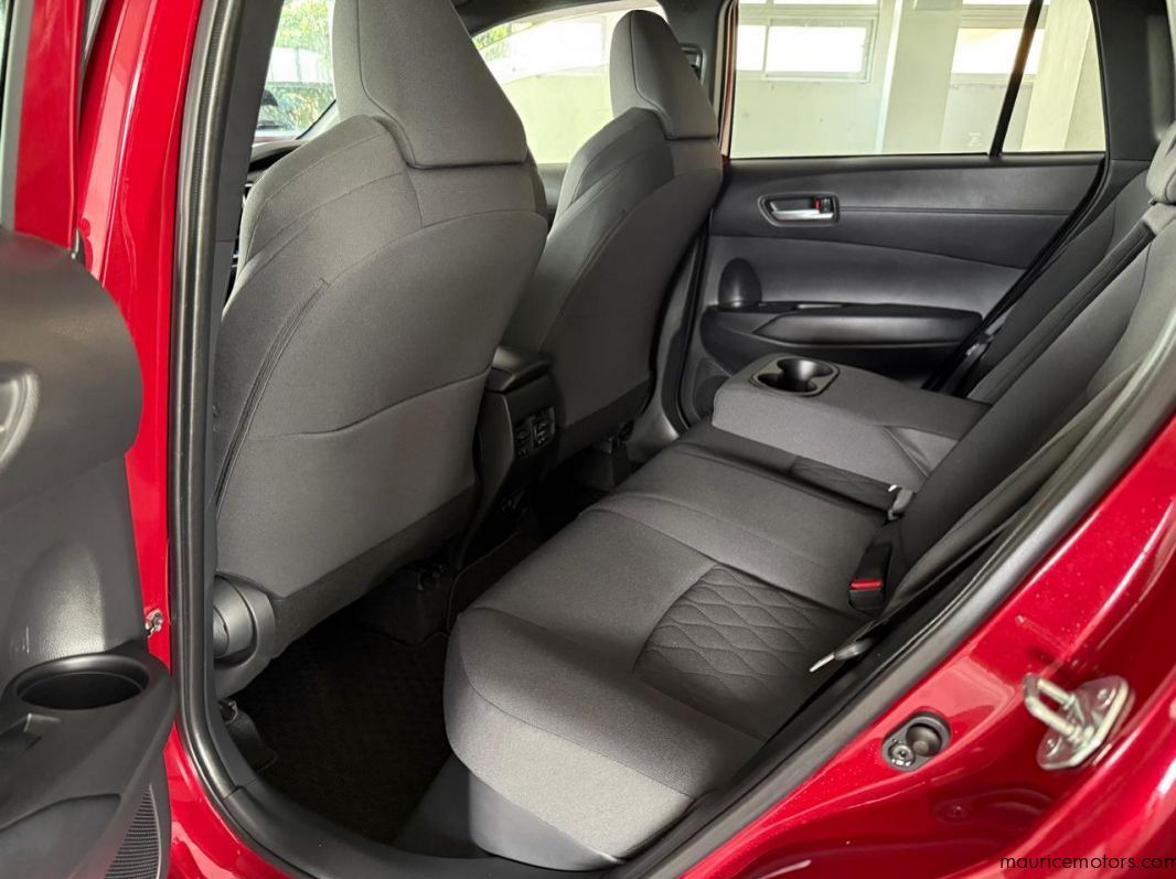 2022 Toyota Corolla Cross S Hybrid pictures