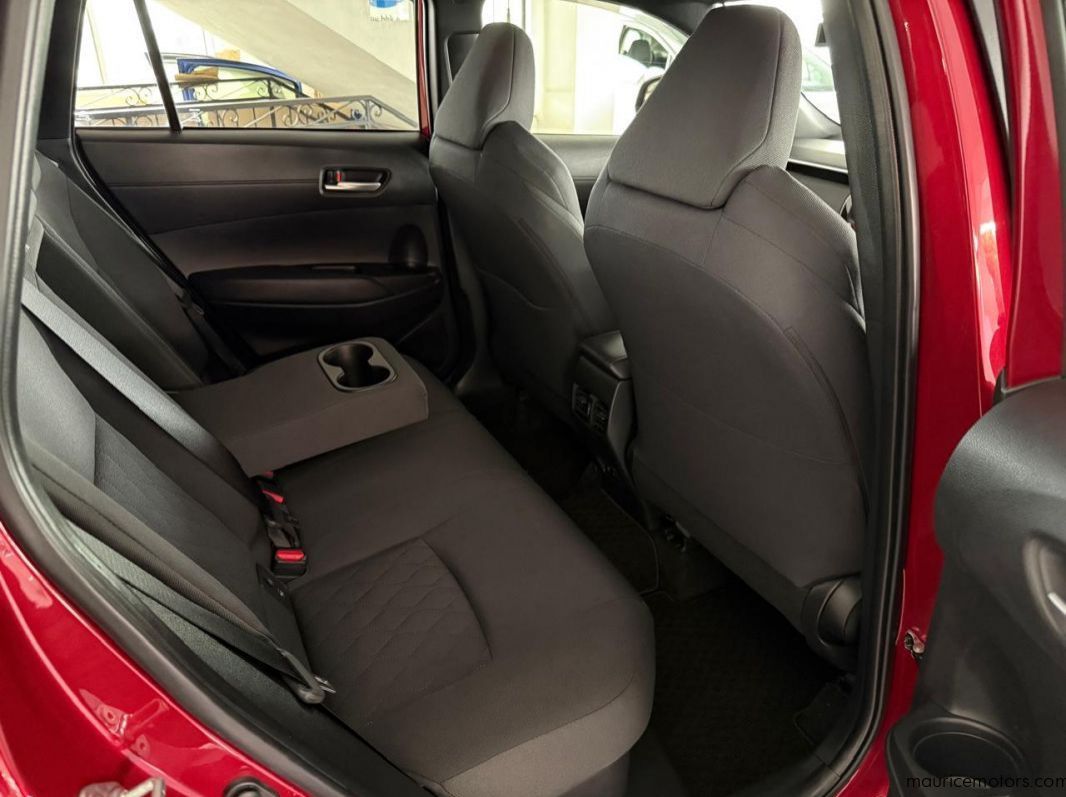 2022 Toyota Corolla Cross S Hybrid pictures